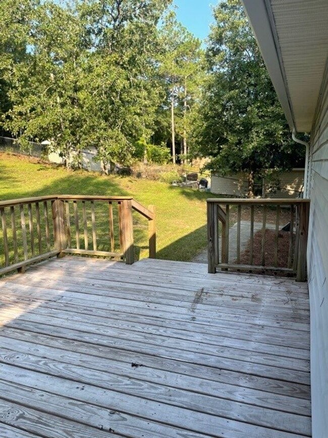 Building Photo - Available NOW – Renovated 3 Bedroom, 2 Bat...