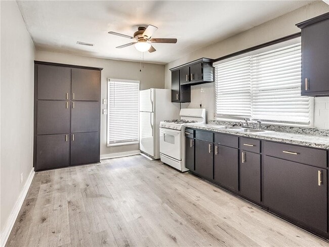 Building Photo - 1144 N McKinley Ave