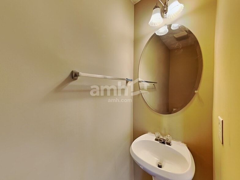 Building Photo - 1394 Ivey Pointe Dr SE