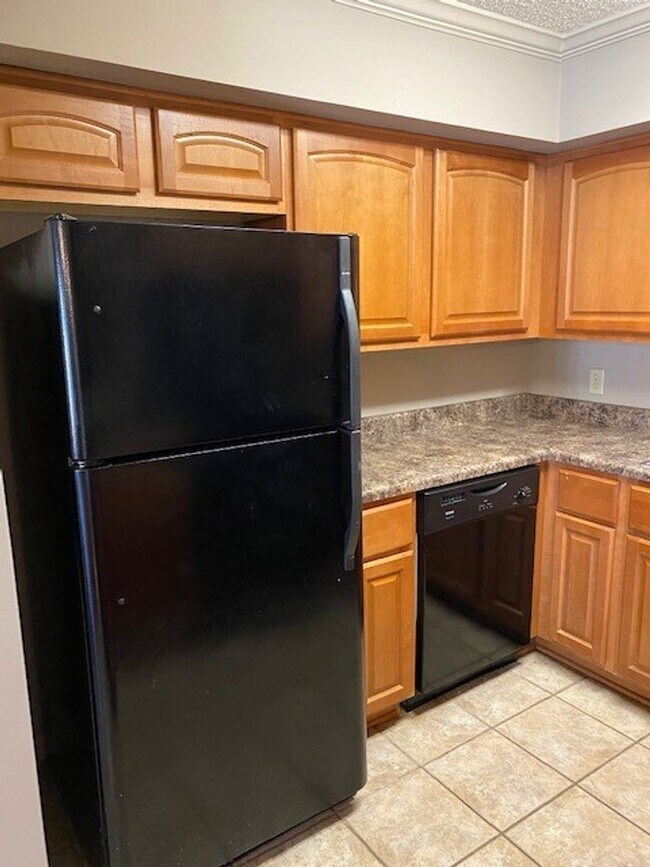 Building Photo - Cozy 2 Bed 2 Bath Condo Available NOW!