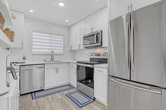 Building Photo - 2055 SE West Dunbrooke Cir