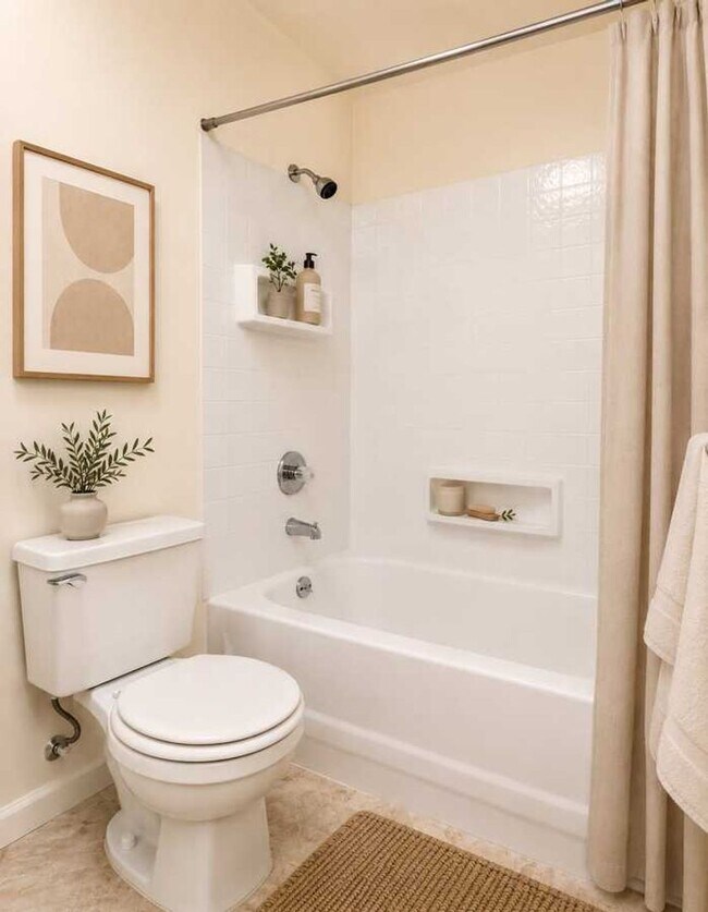 Building Photo - North Beacon Hill 1 Bedroom Apartment for Rent | Beacon Hill Light Rail Access, Balcony, Hardwood...