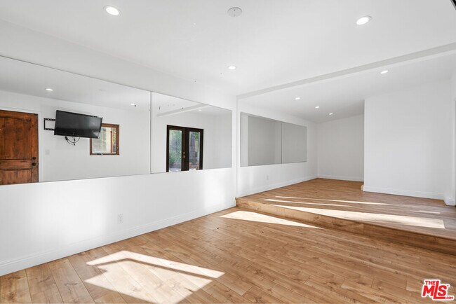 Building Photo - 14710 Greenleaf St