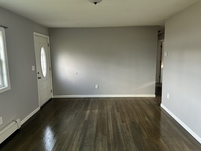 Building Photo - 484 Meriden Ave