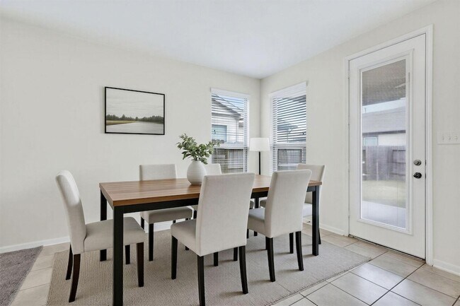 Building Photo - 3322 Nila Crk Dr