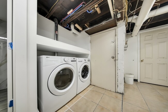 Building Photo - 52 Hovey St