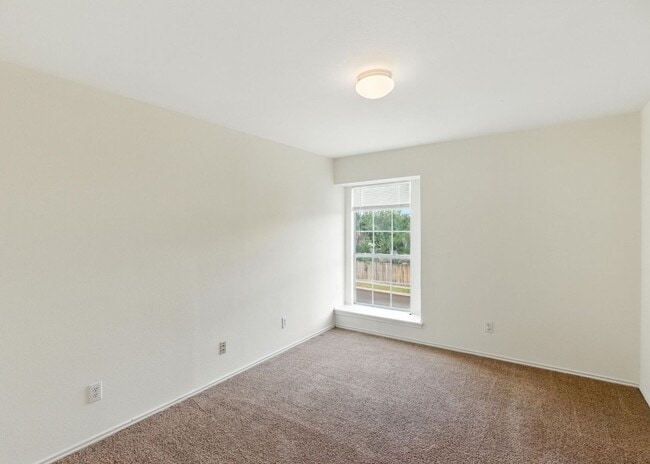 Building Photo - Easy Access to Hwy 90 & Loop 410