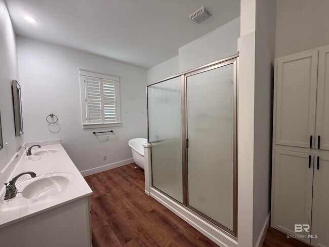 Building Photo - 10391 Emmanuel St