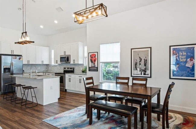 Building Photo - 2330 W St Louis St