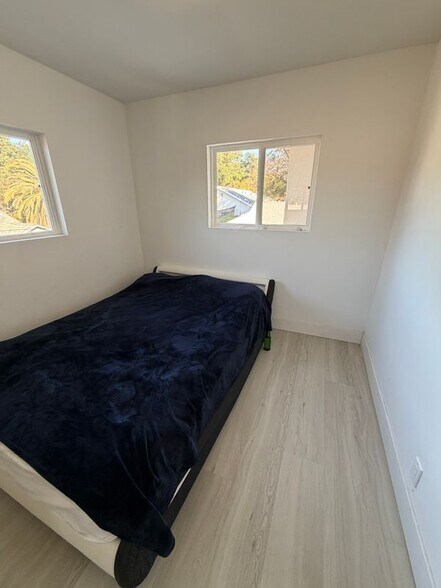 Building Photo - 10356 Oro Vista Ave