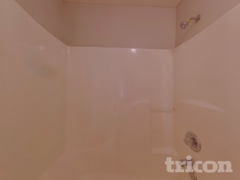 Building Photo - 315 Avonlea Dr