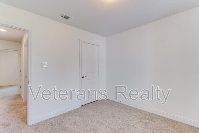 Building Photo - 14037 Fox Hill Dr