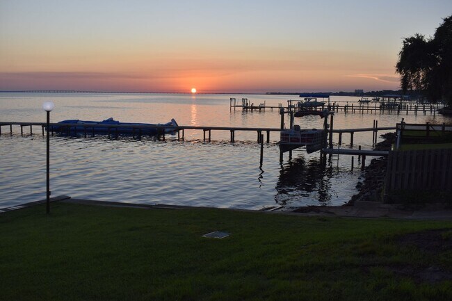 Building Photo - Waterfront Paradise - Fully Furnished Town...