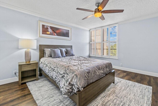 Building Photo - 14 Royal Palm Way