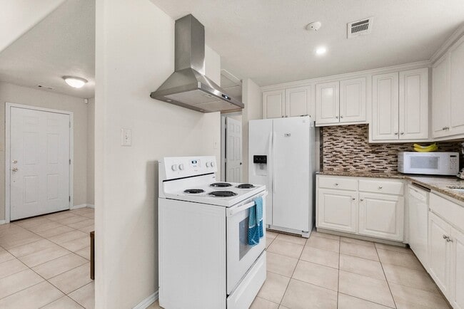 Building Photo - 16305 Many Trees Ln