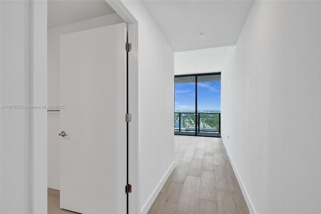 Building Photo - 900 N Ocean Blvd