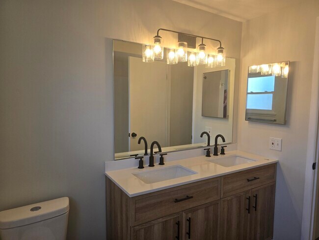 Building Photo - 15353 Huff