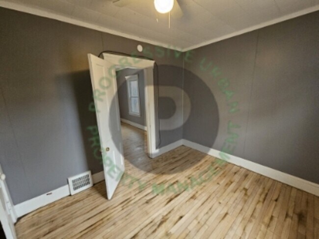 Building Photo - 2059 W 105th St
