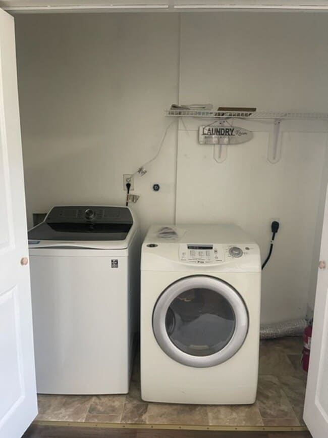 Building Photo - FOR RENT WILLOUBHY AREA!