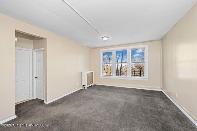 Building Photo - 37 Avon Pl