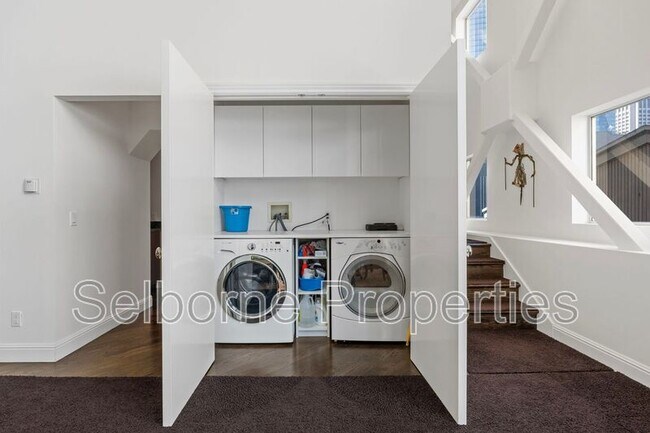 Building Photo - 33 Clementina St