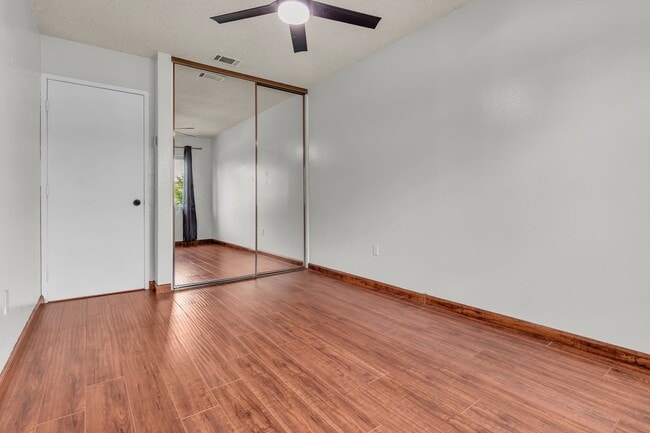 Building Photo - 1428 Camelot Dr