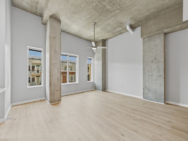 Building Photo - 1700 Bassett St