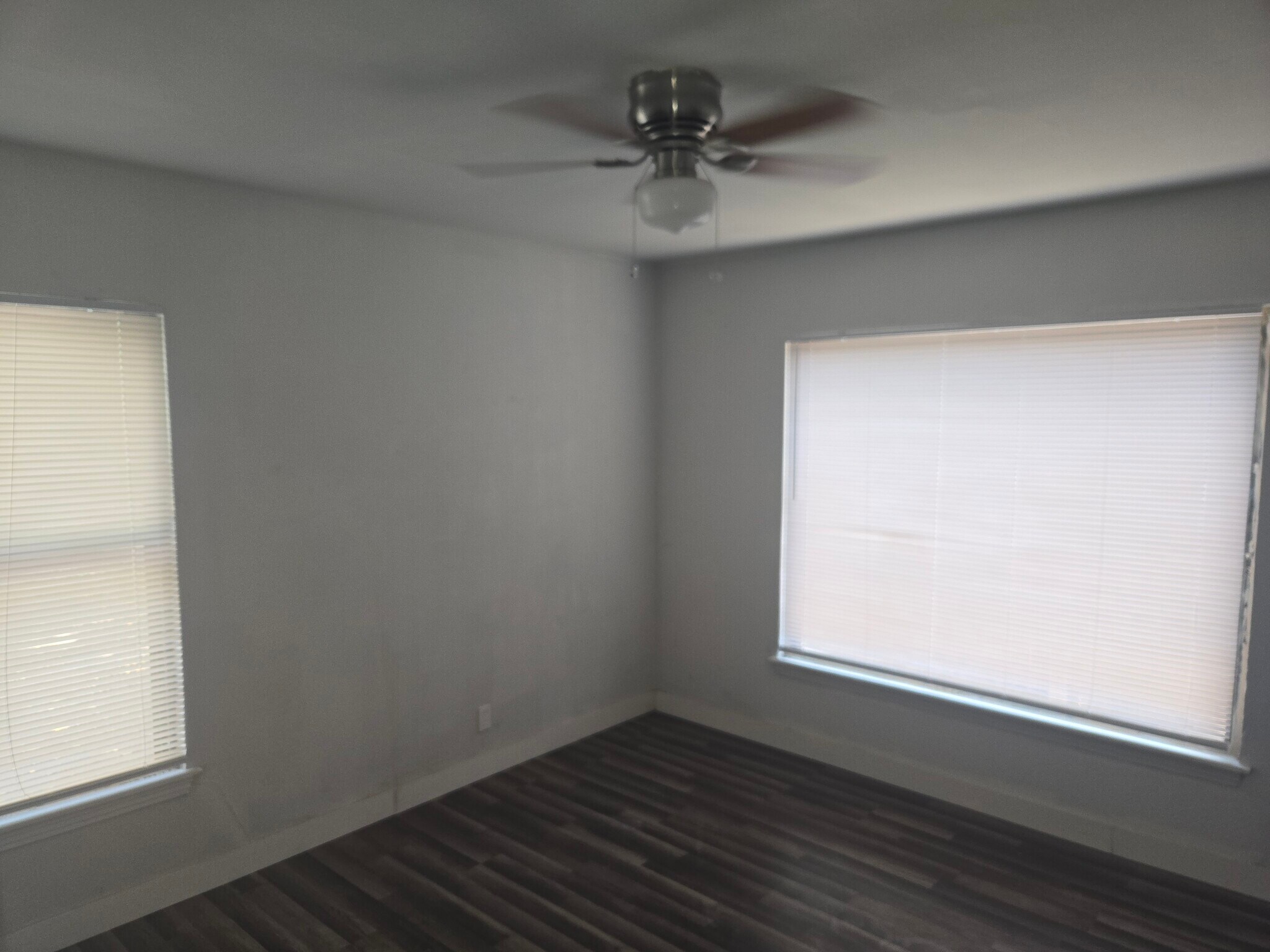 Building Photo - 303 E Amber St
