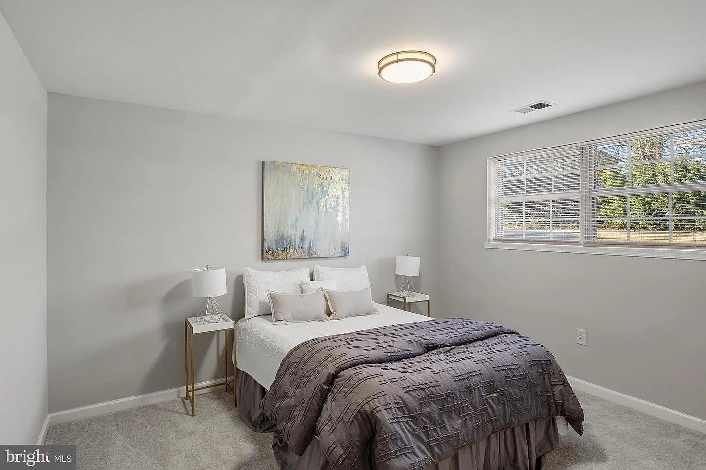 downstairs bed 5 - 5005 Apache St