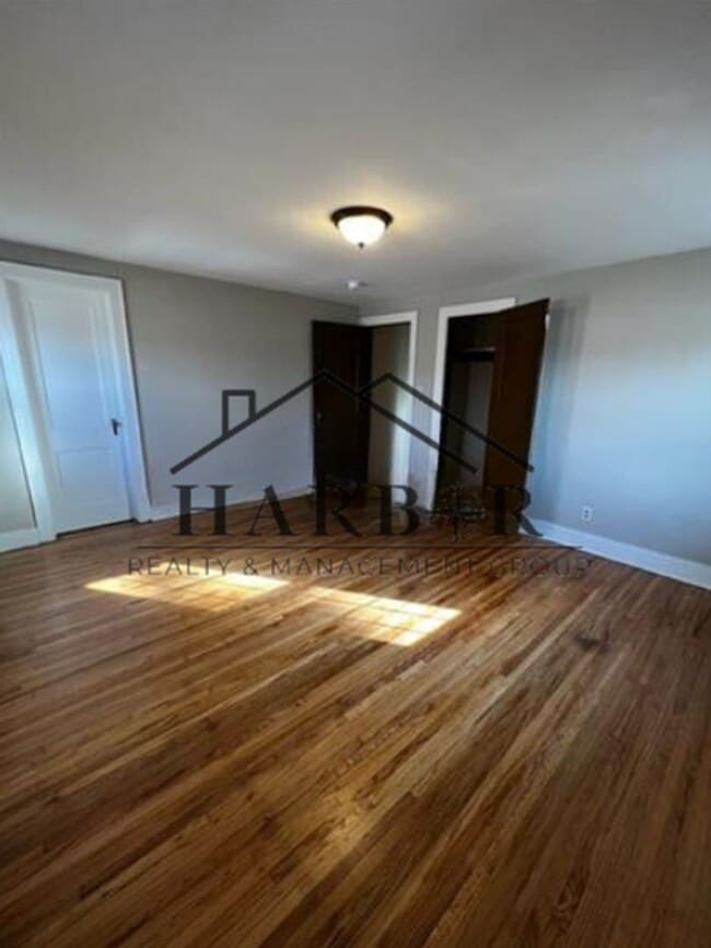 Building Photo - 1st Avenue SW Duplex