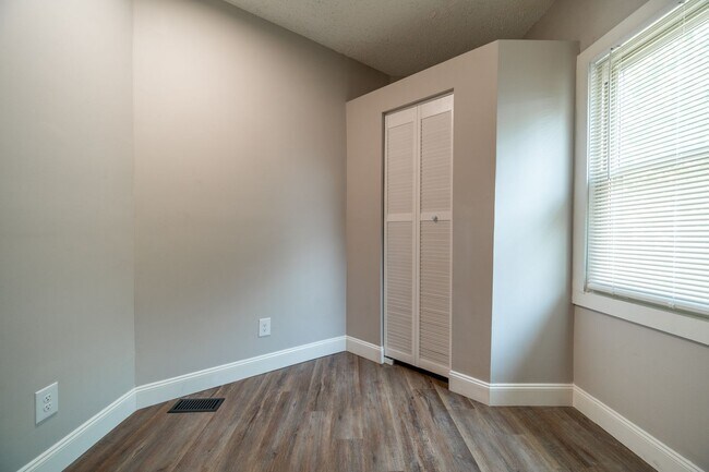 Building Photo - 810 Miller Ave
