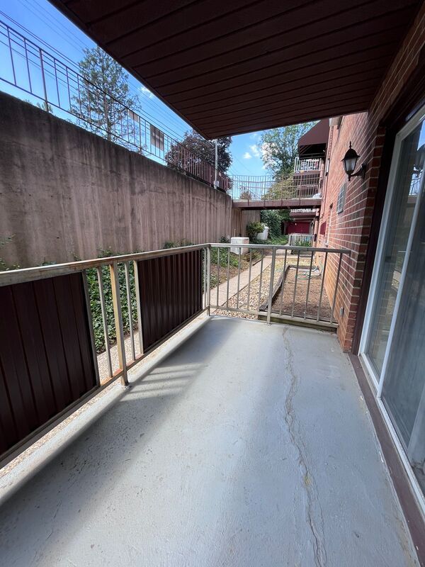 Building Photo - 2248 Hamilton St