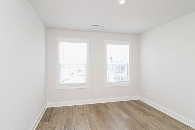 Building Photo - Pet-Friendly Crozet Townhome