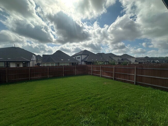 Building Photo - 3 Bed 2 Bath in Liberty Hill Tx