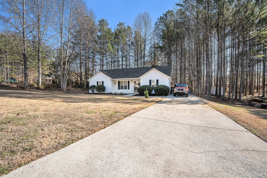 Building Photo - 192 Conifer Ln