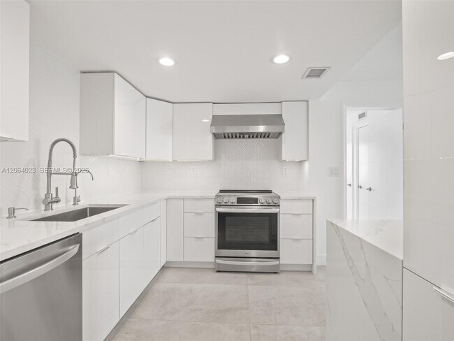 Building Photo - 6725 Harding Ave