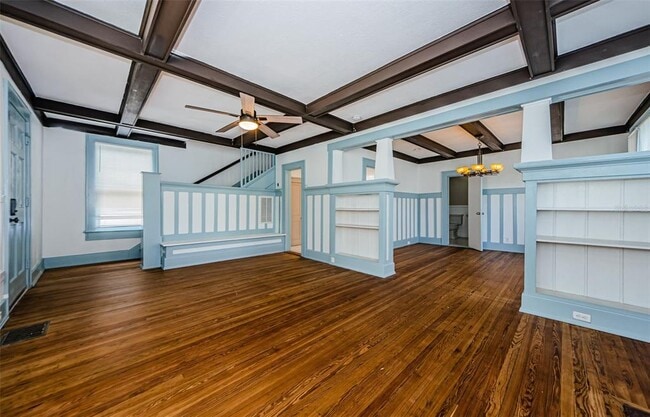 Building Photo - 620 Earle Ave N