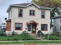 Building Photo - 2 Bed Duplex in Oshkosh, WI - Perfect for cozy living!