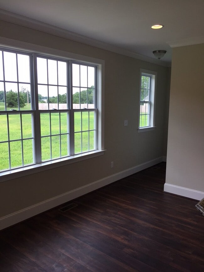 Building Photo - 4812 Jamestown Dr NW