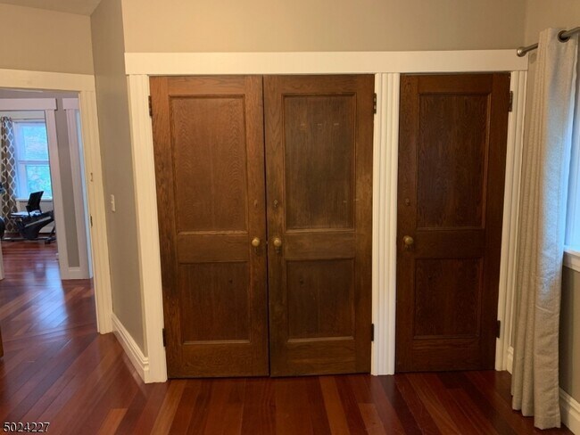 Building Photo - 36 Burnet St