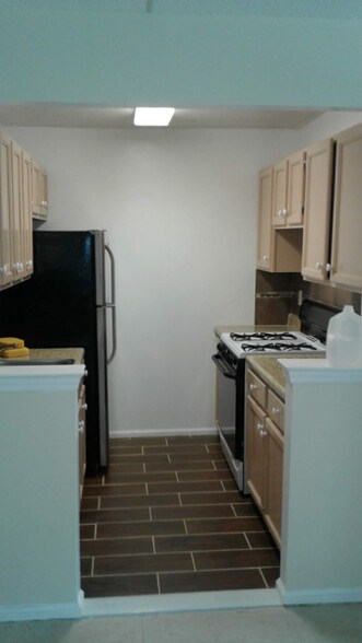 Building Photo - 814 Courtlandt Ave