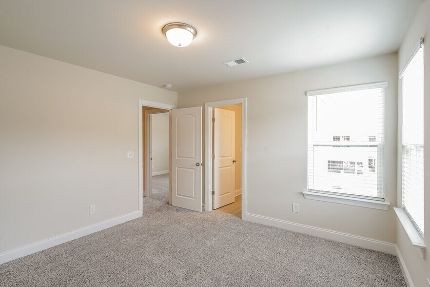 Building Photo - 1701 Tahoma Dr
