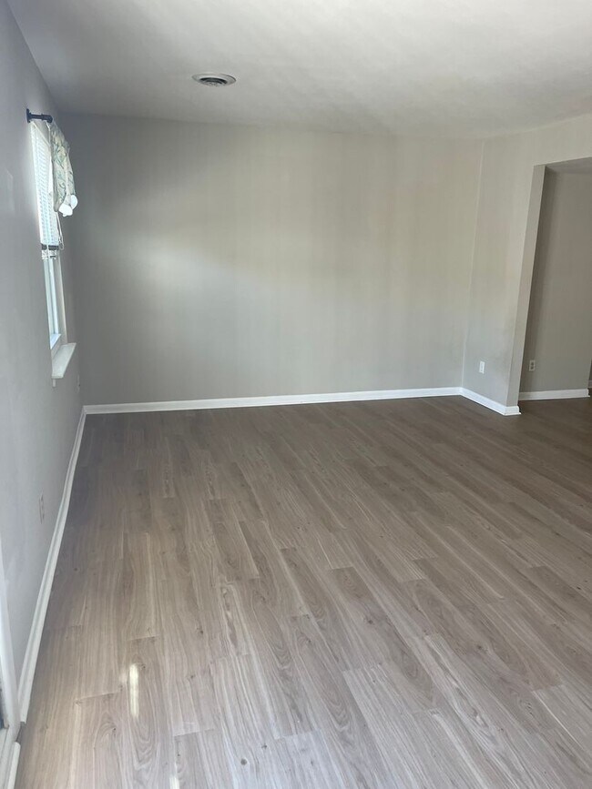 Building Photo - Green Valley Community off Kirkwood Highway
