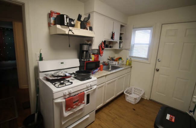 Building Photo - 1631 Longfield Ave