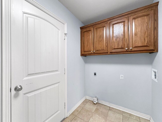 Building Photo - 2060 Kalei Ln