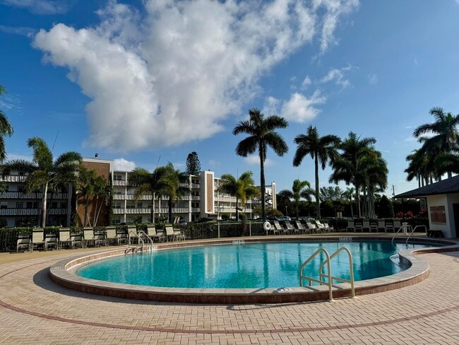 Building Photo - 4053 Hythe A