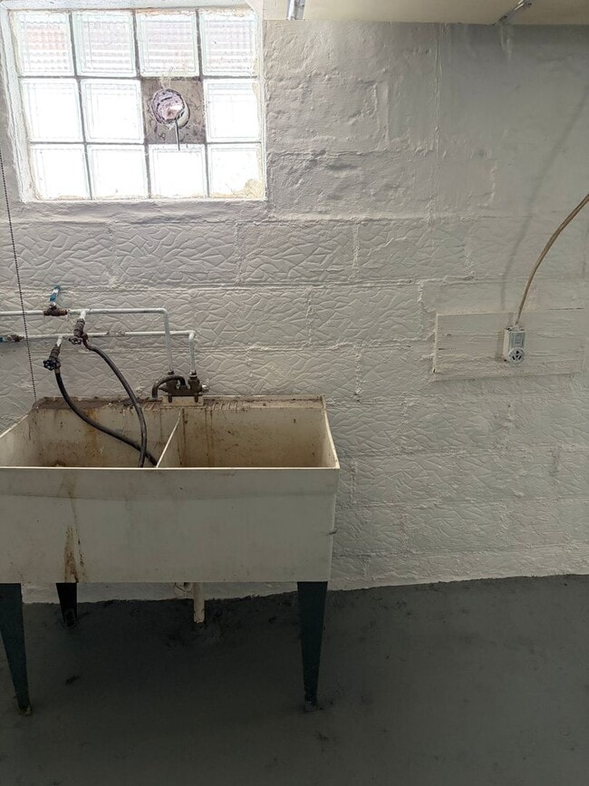 Building Photo - Three Bedroom House w Two Car Detached Garage