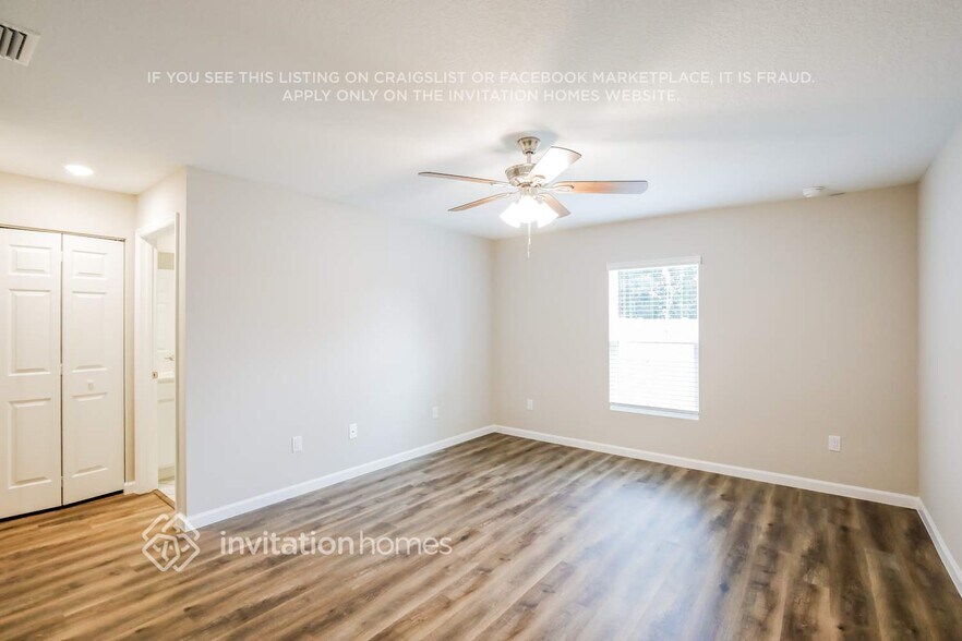 Building Photo - 1702 SW Airoso Blvd