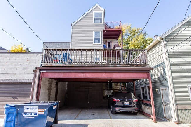 Building Photo - Condo Quality 2bed/1bath GARDEN space in t...