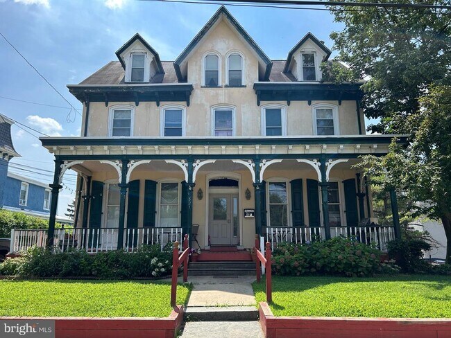 Primary Photo - 521 Leverington Ave